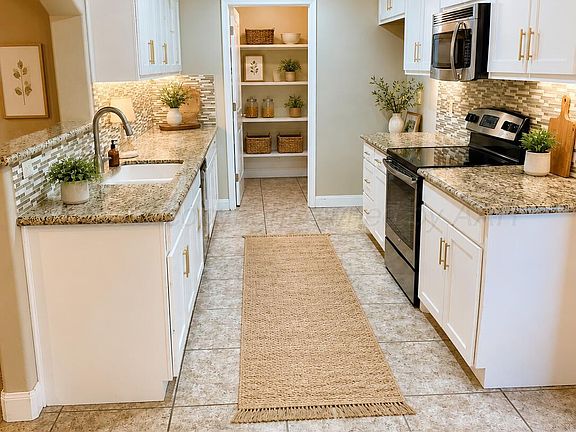 3rd image of 10 Brandi Ln