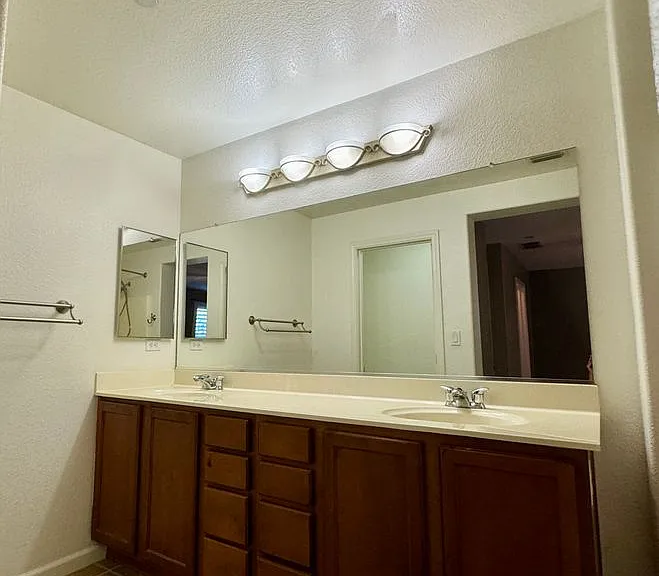 304 Esplanade Cir — Photo 36