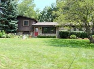 5441 Red Fox Dr, Brighton, MI 48114