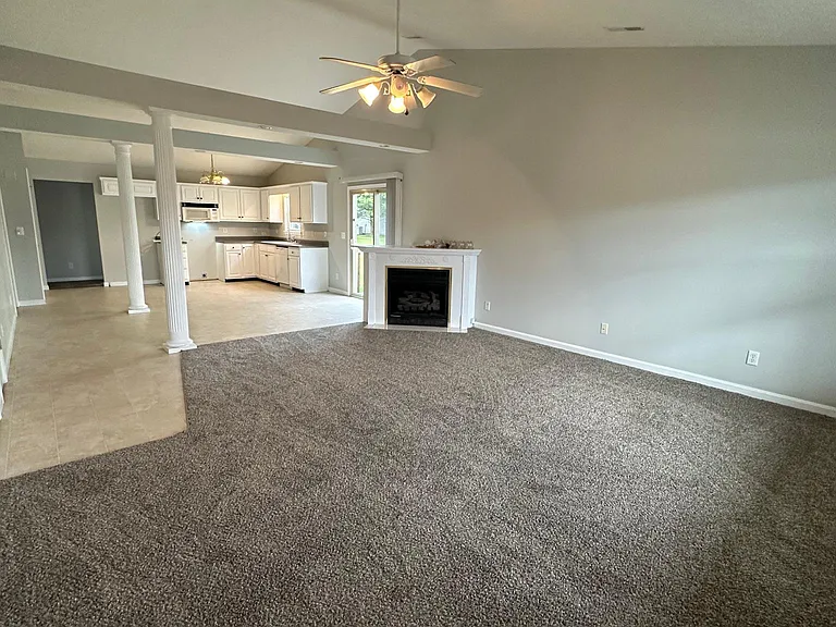 112 Chevy Chase Pl — Photo 2