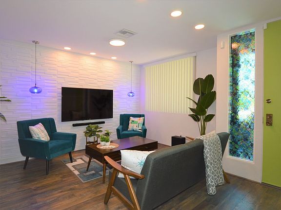 4th image of 355 N Avenida Caballeros Unit 1