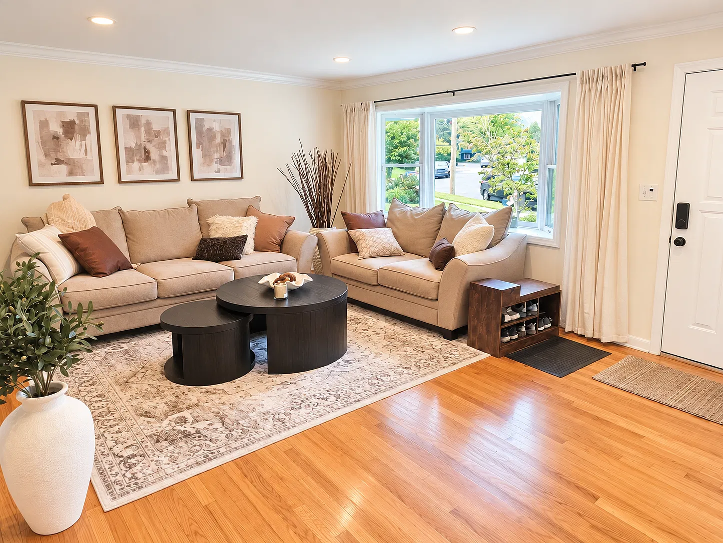 3 bed, 1738 sqft, $5,000 — Photo 2
