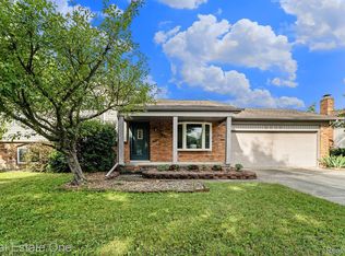 3757 Oxley Dr, Troy, MI 48083