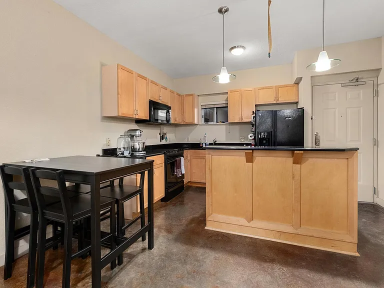 711 W 26th St #508 — Photo 17