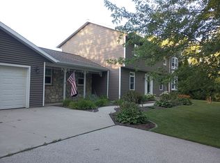 W6860 Hillcrest Dr, Plymouth, WI 53073