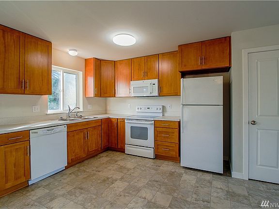 3rd image of 13631 51st Ave NE #1