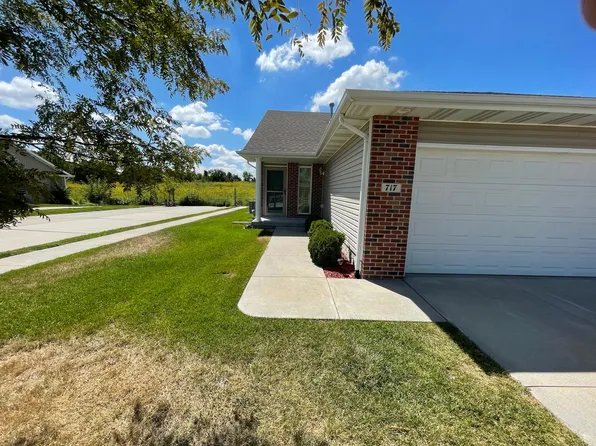 717 Carlton Dr, Lincoln, NE 68512