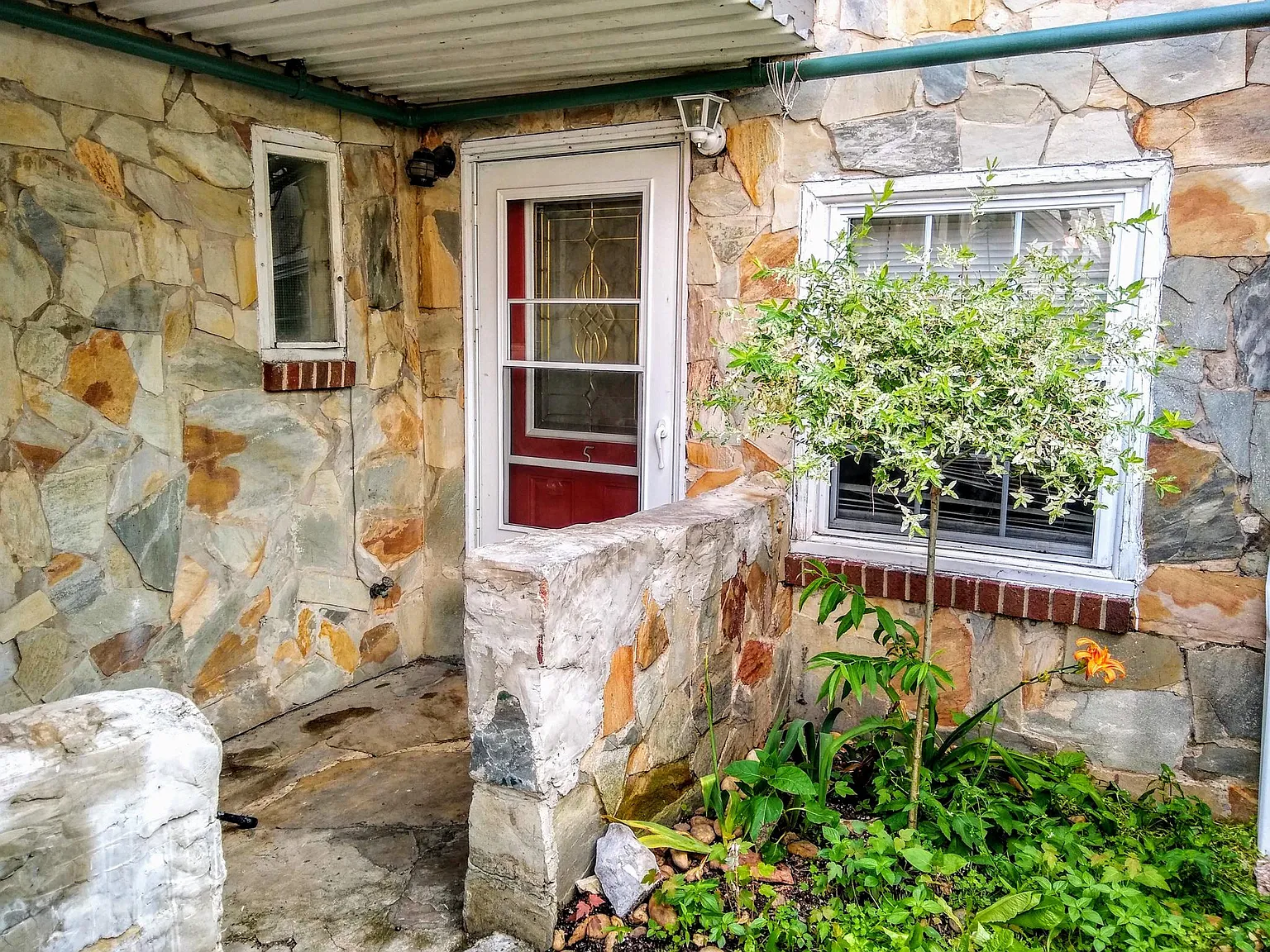 207 S Braddock St — Photo 2