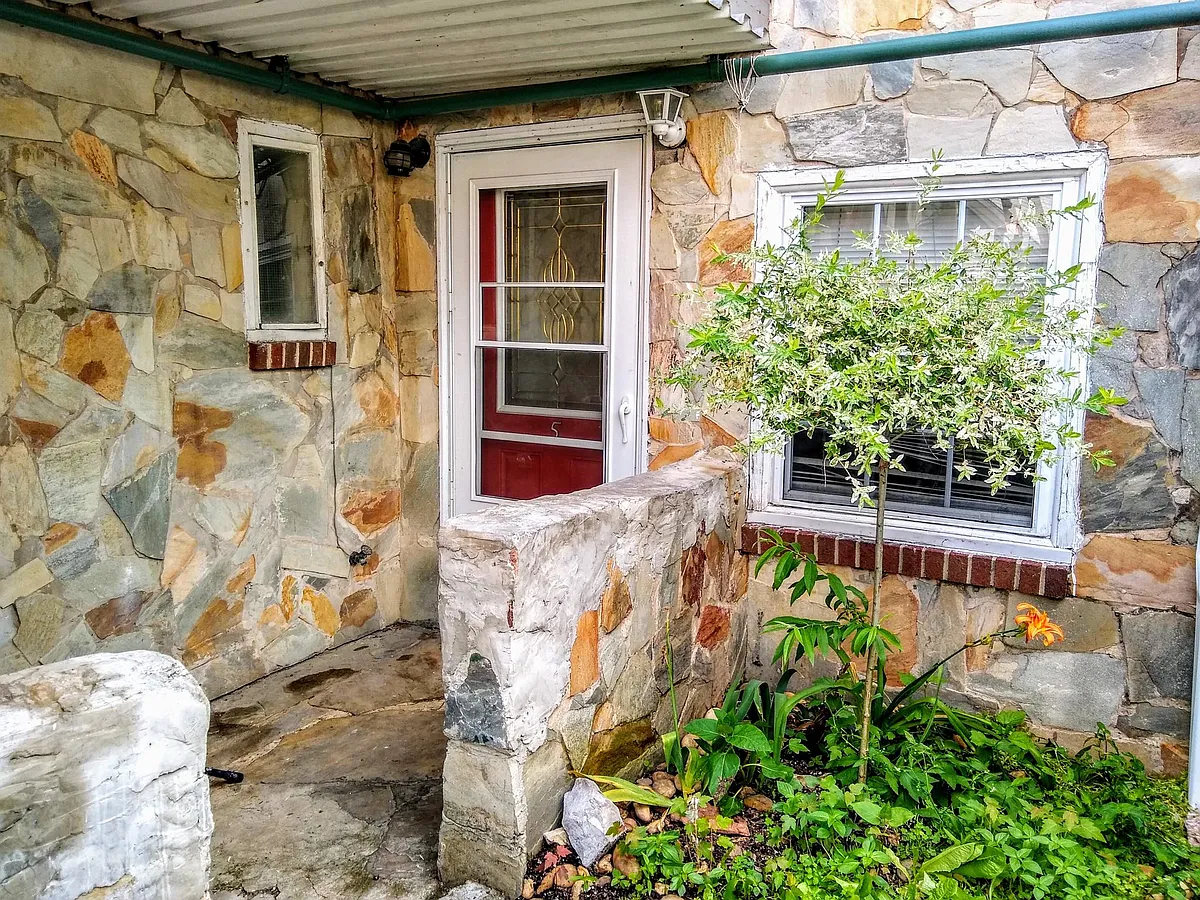 Building Photo - 207 S Braddock St #5