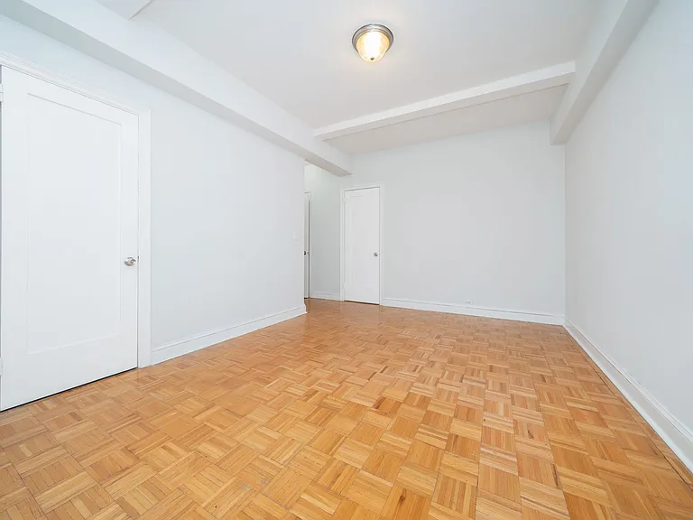 400 E 57th St #4K — Photo 9