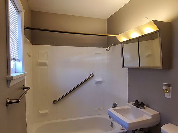 4th image of 501 W Saunders Ave APT 2