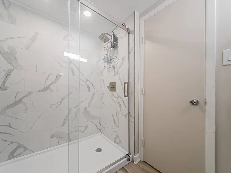 Huntington Green Apartments — Photo 49