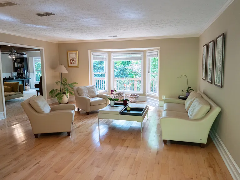 745 Nile Dr — Photo 3