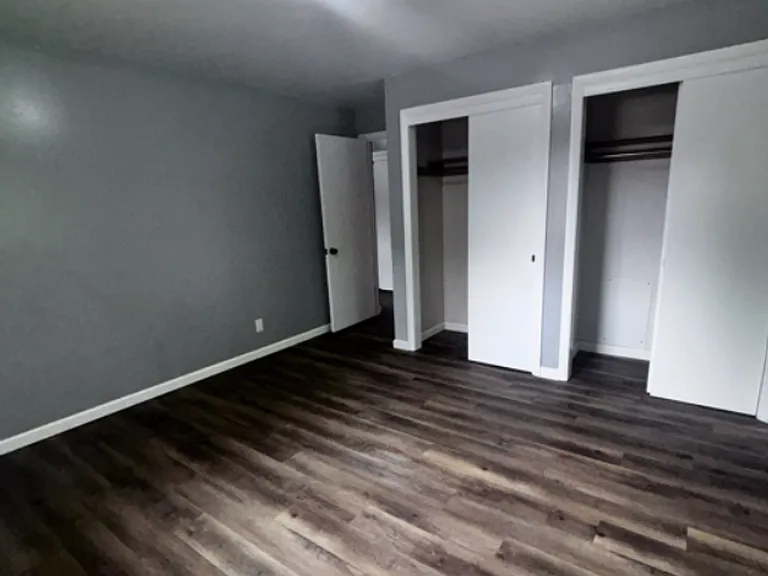 319 E Harris St — Photo 7