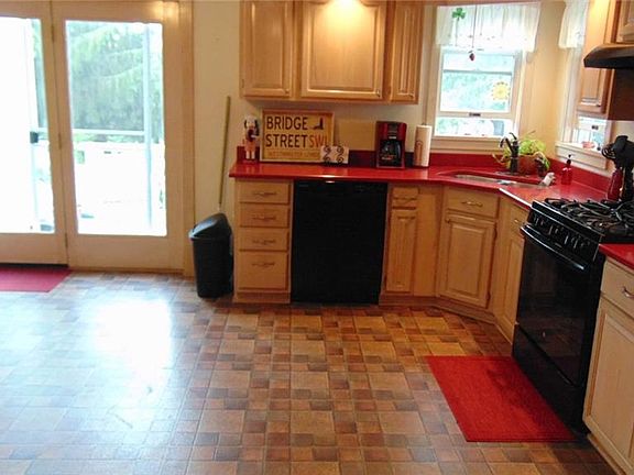 3rd image of 3083 E Bayard Street Ext