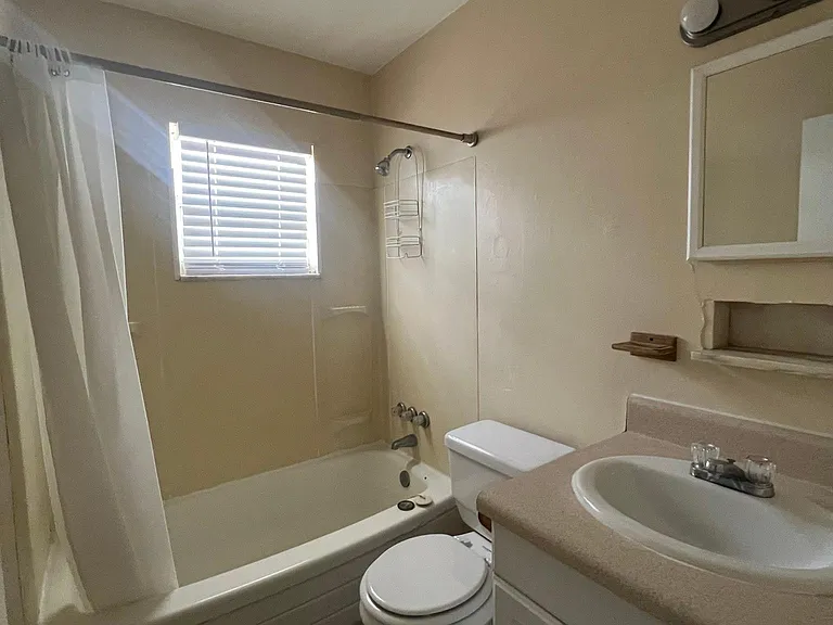 1010 Crescent Lake Dr #1 — Photo 5