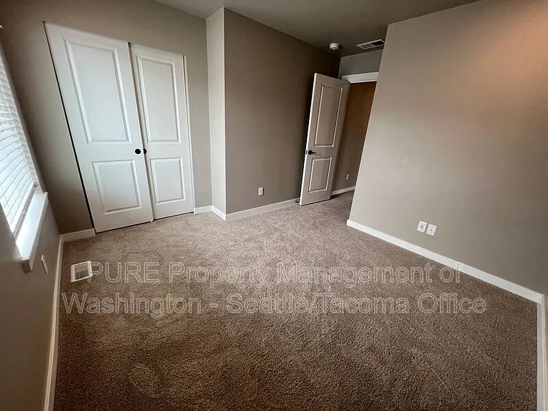 910 Burwood St SE — Photo 26
