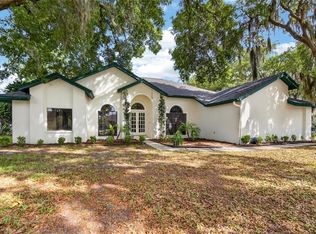 2904 Pine Club Dr, Plant City, FL 33566