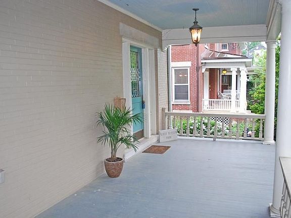 3rd image of 530 Sayre Ave
