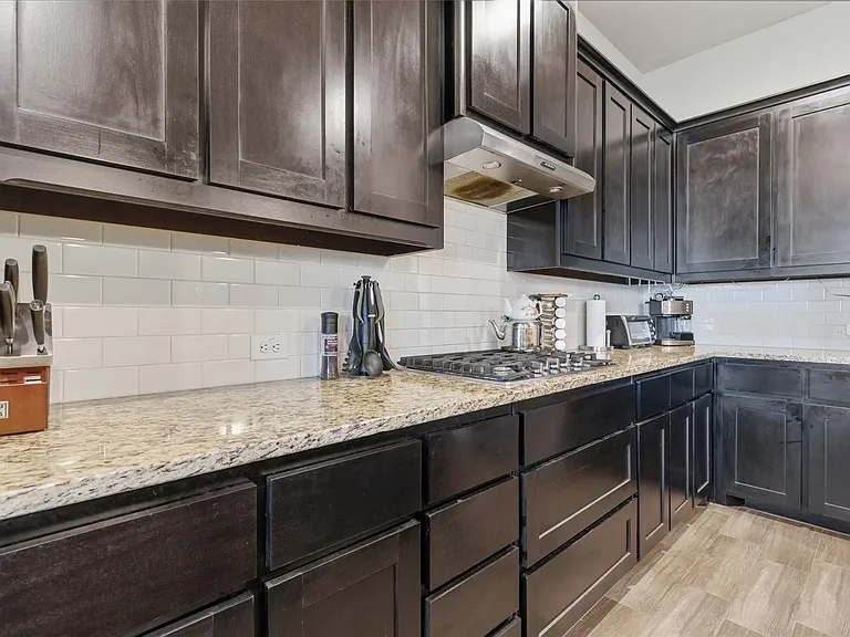 1012 Kensington Way — Photo 14