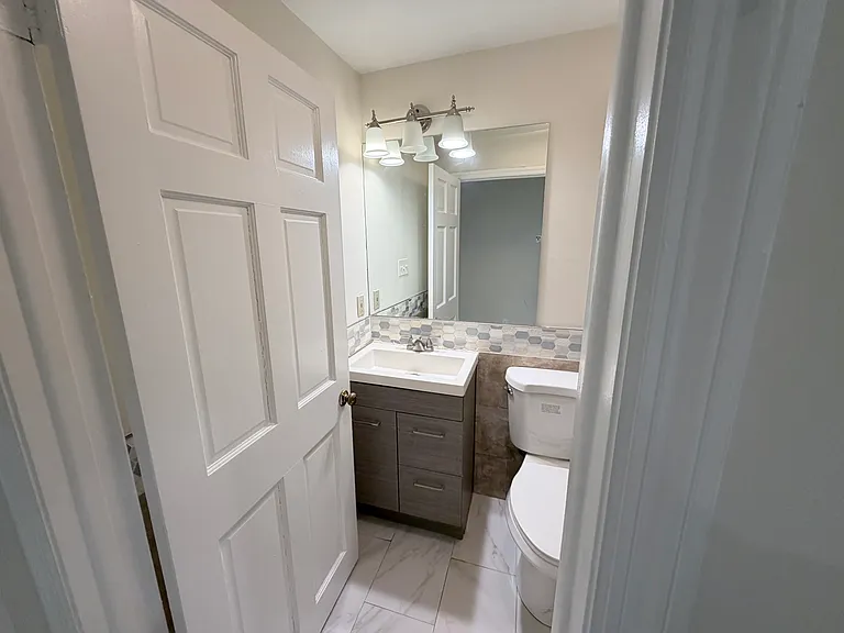 5900 Parenham Way — Photo 38