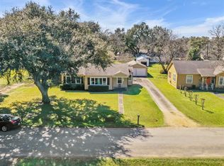 902 Meadow Ln, Wharton, TX 77488