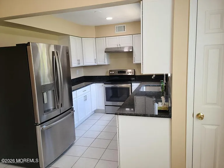 215 Clubhouse Dr — Photo 10