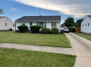 7560 Malibu Dr, Parma, OH