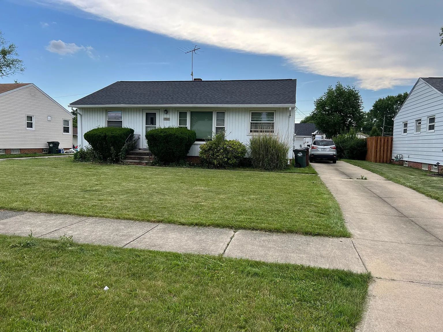 7560 Malibu Dr photo 1