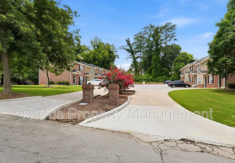 515 Lawson St — Photo 4