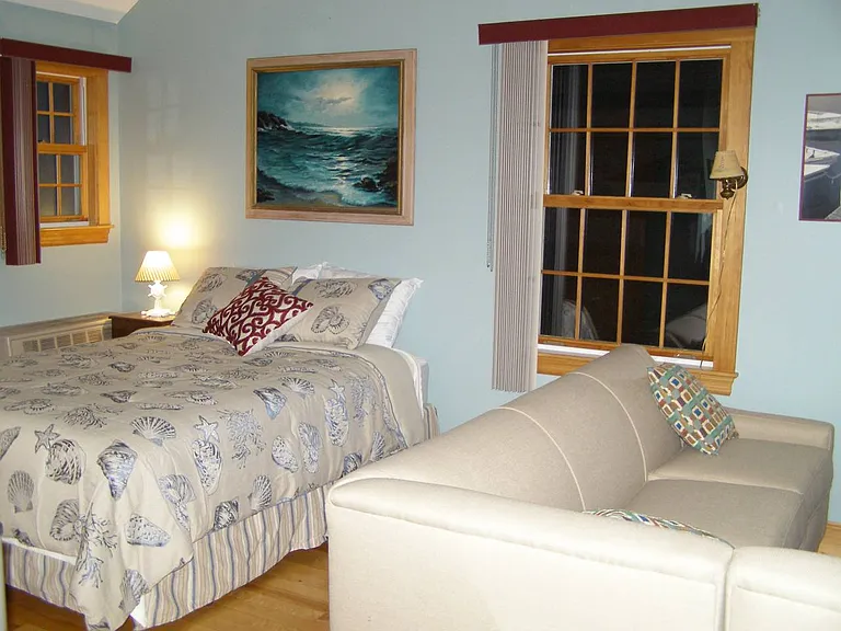 Room has been re-arranged since photos - the head of the bed is now to the left