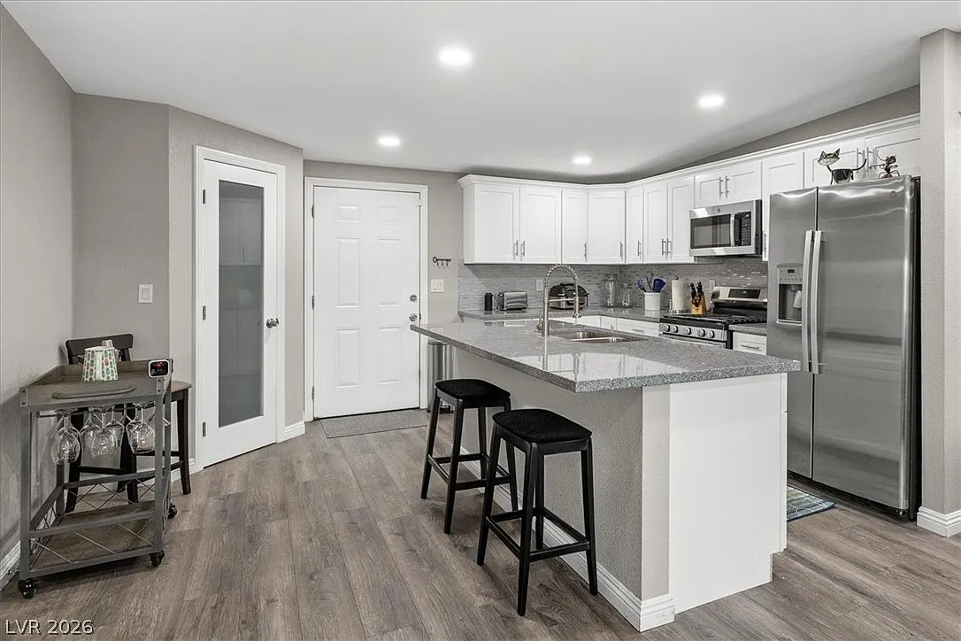 3 bed, 1178 sqft, $2,495 — Photo 4
