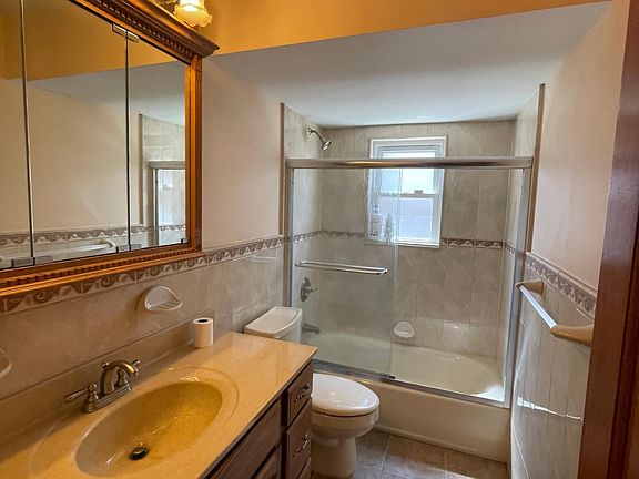 3rd image of 1324 146th St Floor 1
