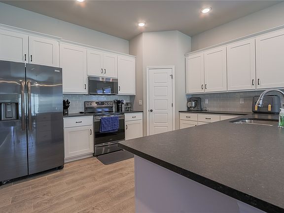 5th image of 5902 NW Grant St