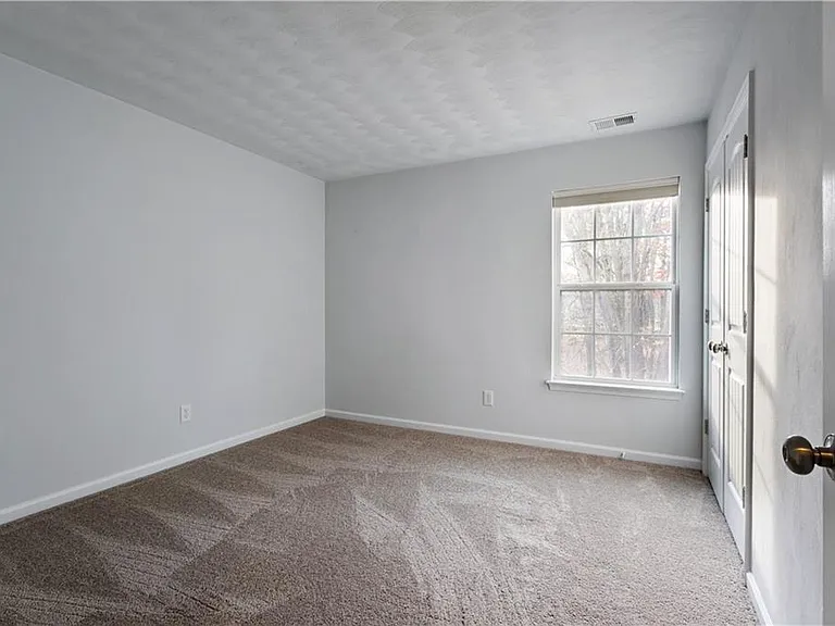 60 Manilla Ln — Photo 15