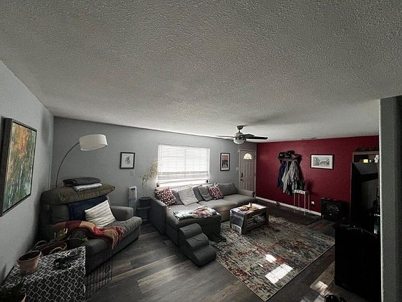 4th image of 1208 Evergreen Ct