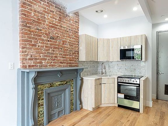 3rd image of 1167 Dean St #2G