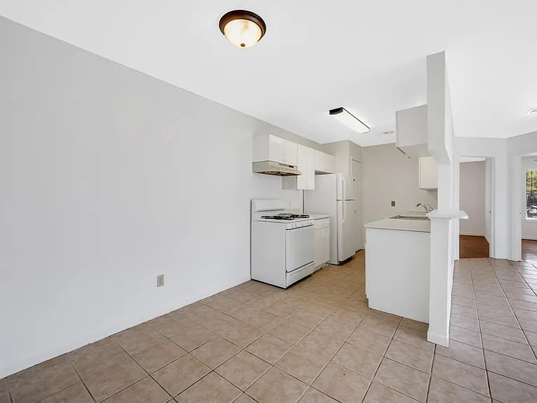 308 Willowick St — Photo 9