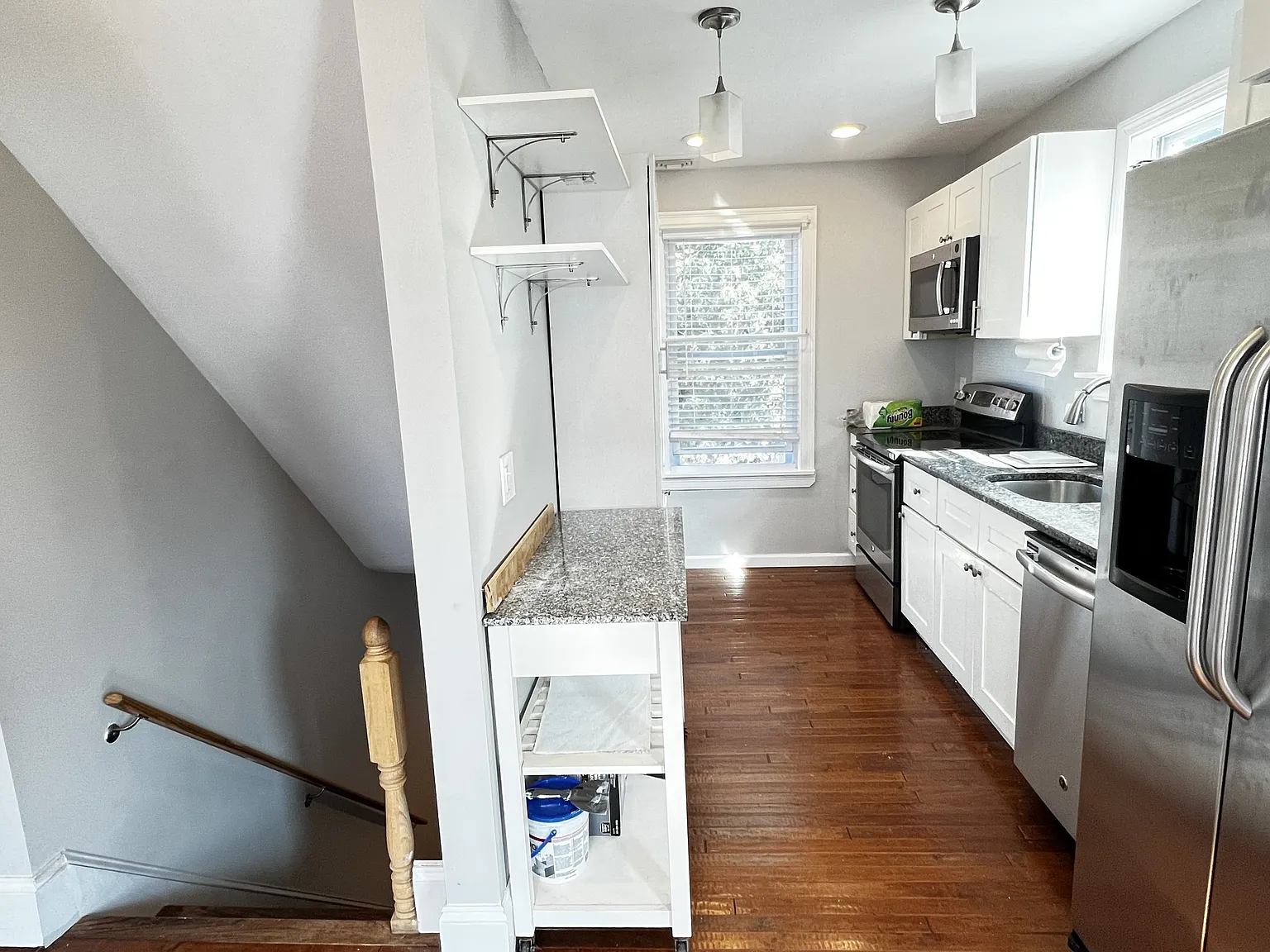 3 bed, 1.5 bath, 1200 sqft, $3,500 — Photo 2