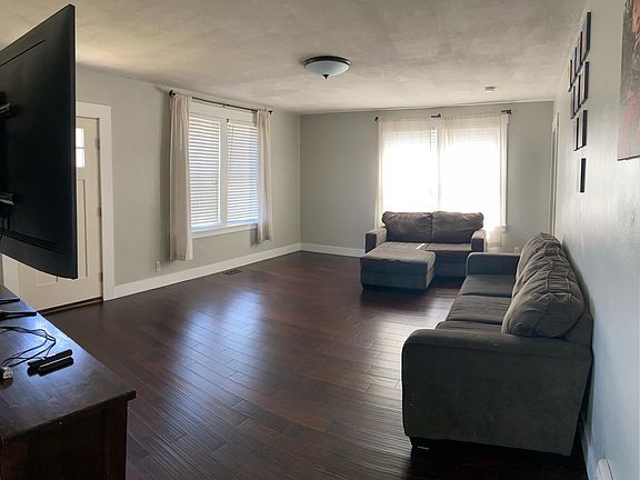 3rd image of 746 Saunders Ave