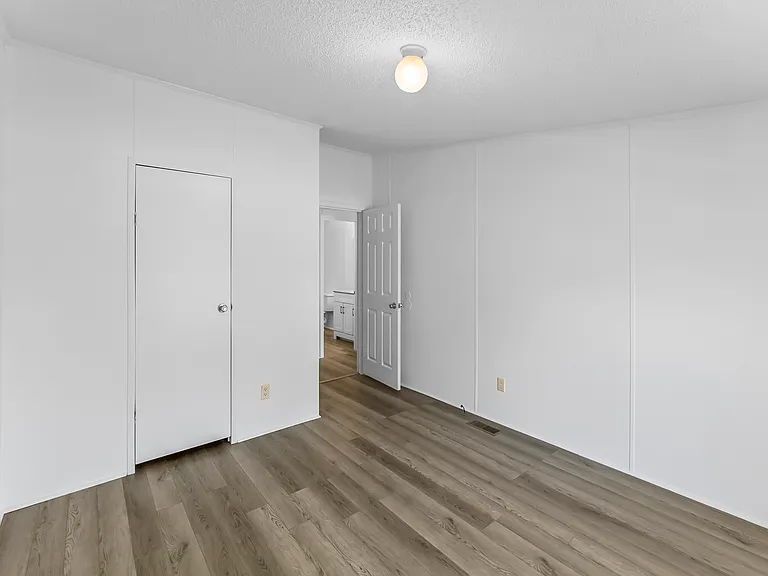 204 Air Park Dr — Photo 11