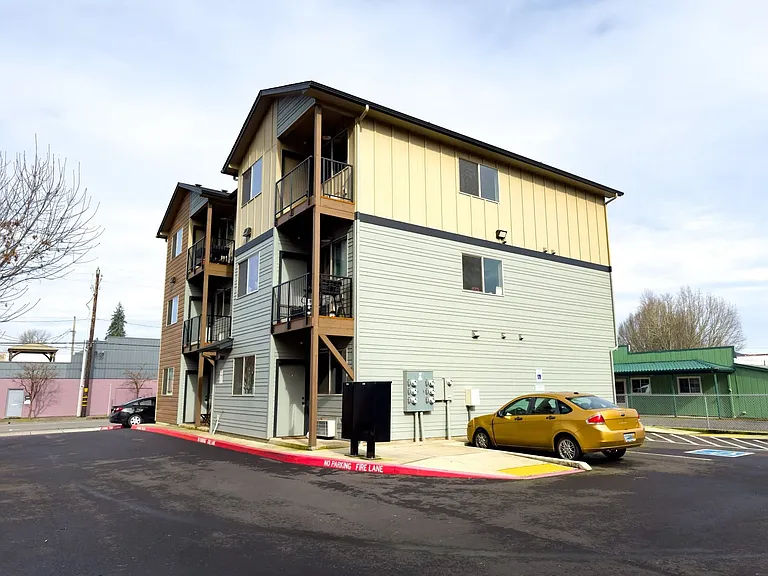 Ames Creek Apartments — Photo 12