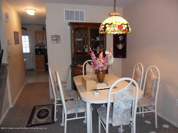 3rd image of 18 Guinevere Ln