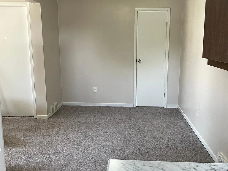470 Carmen Rd #8 — Photo 11