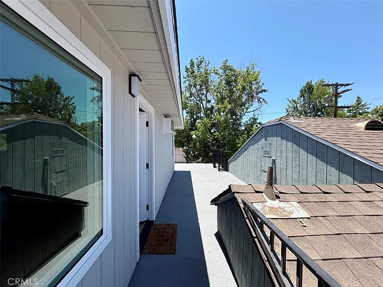 1550 N Avenue 45 — Photo 4
