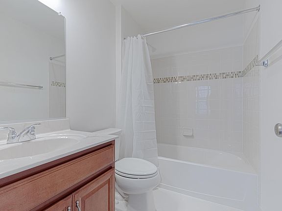 5th image of 22522 Cambridgeport Sq