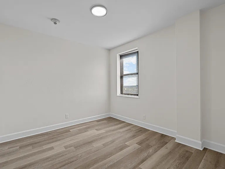 Fairmont Tower Apartments — Photo 7