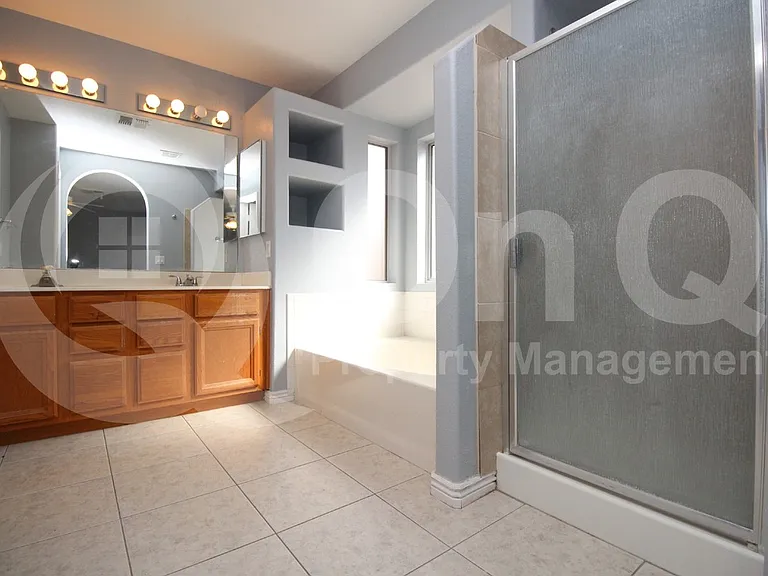 815 W Silver Creek Rd — Photo 16
