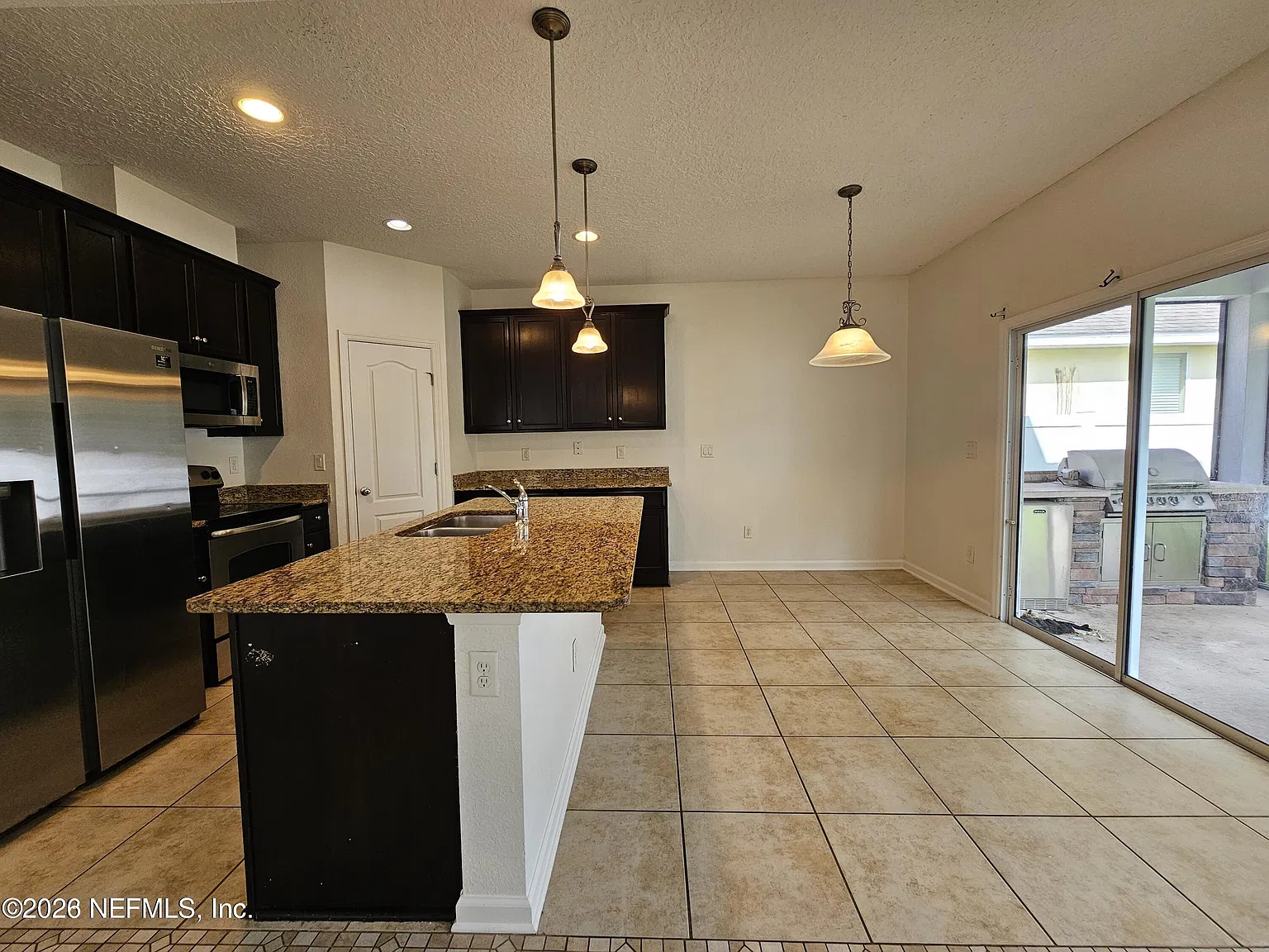 4 bed, 2.5 bath, 2227 sqft, $2,350 — Photo 4
