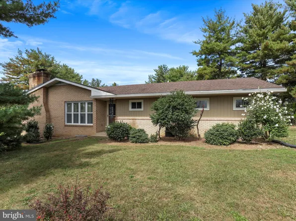 16530 Heather Ridge Rd, Hagerstown, MD 21740